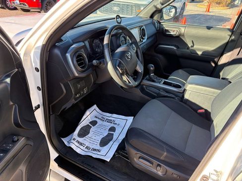 Used 2021 Toyota Tacoma TRD Off-Road image 11