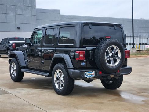 Used 2021 Jeep Wrangler Unlimited Sahara image 5