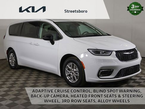 Used 2024 Chrysler Pacifica Touring-L image 1