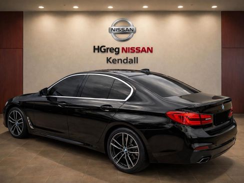 Used 2022 BMW 330i Sedan w/ Convenience Package RWD image 2