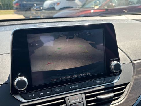 Used 2025 Nissan Altima 2.5 SV FWD image 23
