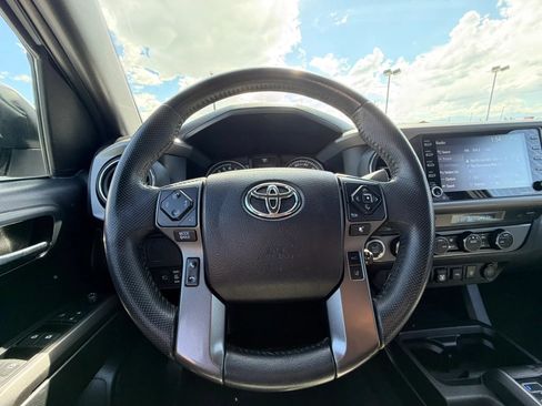 Used 2022 Toyota Tacoma TRD Off-Road w/ Technology Package AWD/4WD image 13