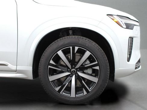 New 2026 Volvo XC90 B5 Core AWD/4WD image 14