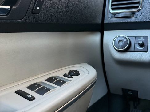 Used 2009 GMC Acadia SLT image 17