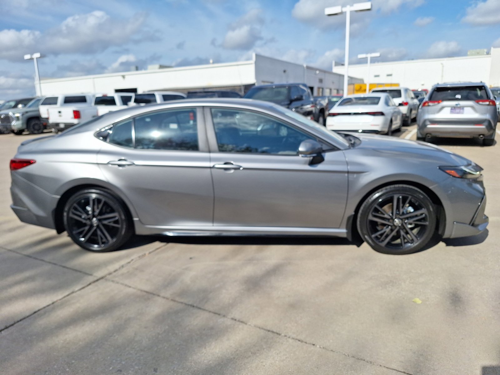 Used 2025 Toyota Camry XSE FWD image 7