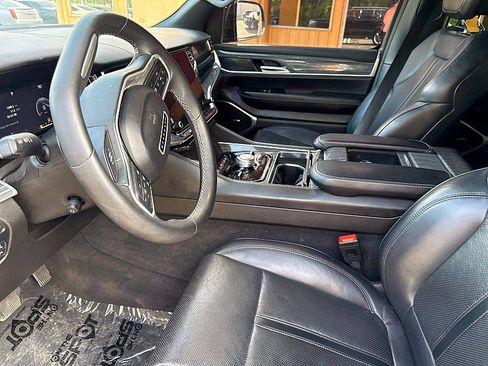 Used 2022 Jeep Wagoneer Series II w/ Convenience Group I AWD/4WD image 12