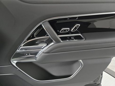 New 2025 Land Rover Range Rover SE image 19