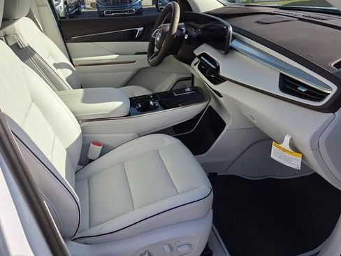 New 2026 Buick Enclave Avenir w/ Super Cruise Package FWD image 17