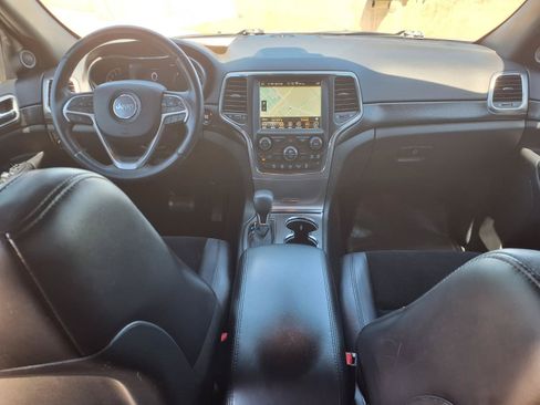 Used 2018 Jeep Grand Cherokee Altitude RWD image 18