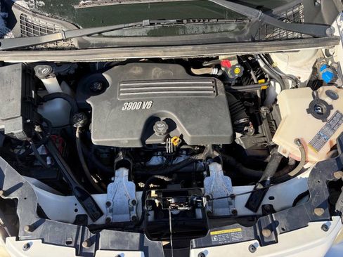 Used 2008 Chevrolet Uplander image 9