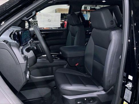 New 2026 Chevrolet Suburban Z71 w/ Z71 Off-Road Package AWD/4WD image 9
