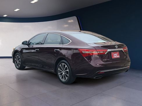 Used 2018 Toyota Avalon XLE Premium FWD image 3