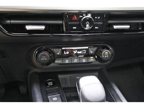 Used 2026 Nissan Kicks SV w/ SV Premium Package FWD image 24