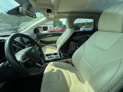 Used 2022 Ford Edge Titanium AWD/4WD image 3