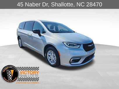 New 2026 Chrysler Pacifica Select