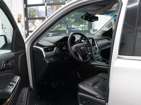 Used 2017 Chevrolet Suburban LT RWD image 19