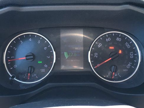 Used 2021 Toyota RAV4 XLE w/ Convenience Package AWD/4WD image 2
