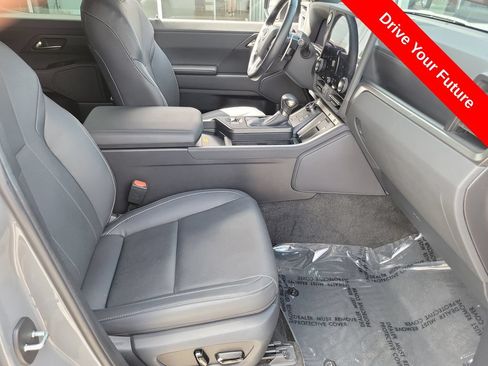 Used 2024 Lexus GX 550 w/ Cold Area Package AWD/4WD image 16