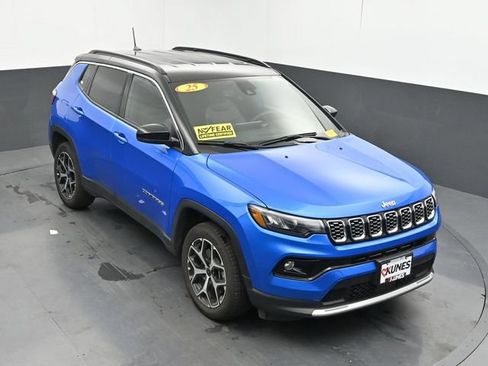 Used 2025 Jeep Compass Limited AWD/4WD image 38