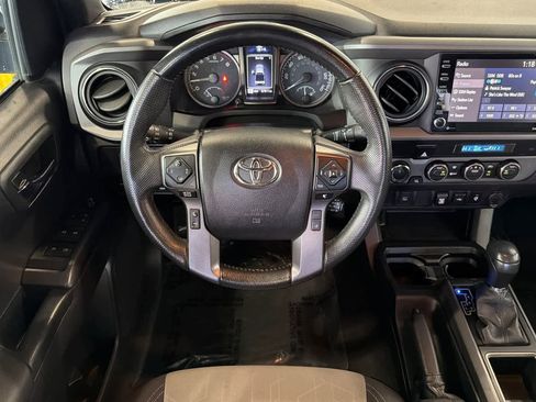 Used 2022 Toyota Tacoma TRD Off-Road image 16