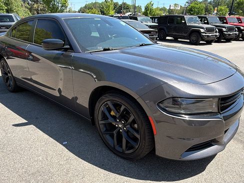 Used 2022 Dodge Charger SXT w/ Blacktop Package image 5