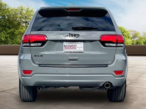 Used 2020 Jeep Grand Cherokee Altitude AWD/4WD image 5
