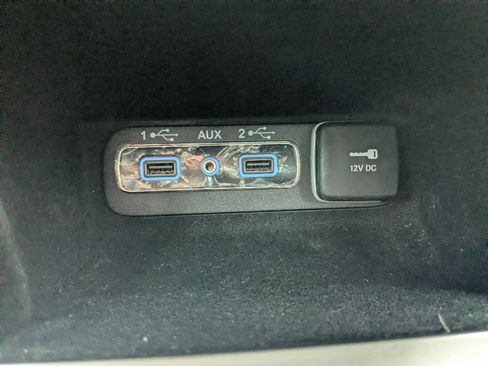 Used 2019 Jeep Grand Cherokee Overland RWD image 25