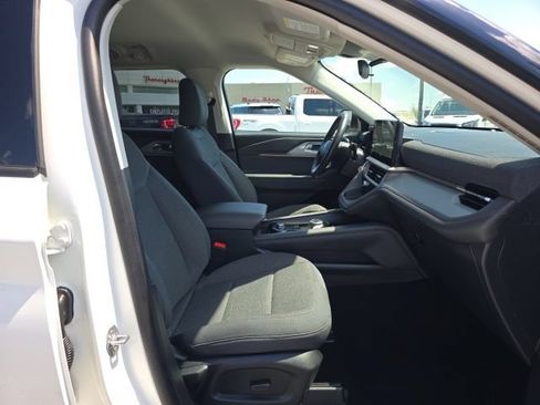 Used 2025 Ford Explorer Active AWD/4WD image 19