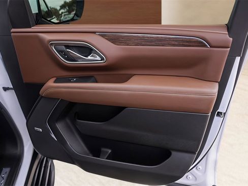 Used 2023 Chevrolet Suburban High Country image 32