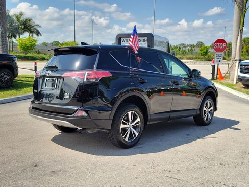 Used 2018 Toyota RAV4 XLE FWD image 5