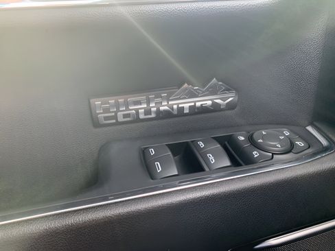 Used 2023 Chevrolet Silverado 1500 High Country w/ High Country Premium Package AWD/4WD image 12