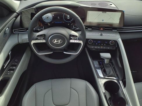 Used 2025 Hyundai Elantra Limited FWD image 8