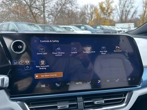 New 2026 Chevrolet Equinox EV LT image 25