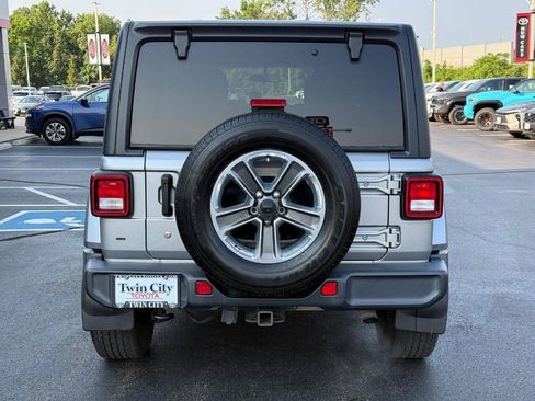 Used 2019 Jeep Wrangler Unlimited Sahara AWD/4WD image 5