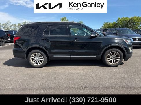 Used 2017 Ford Explorer XLT FWD image 4