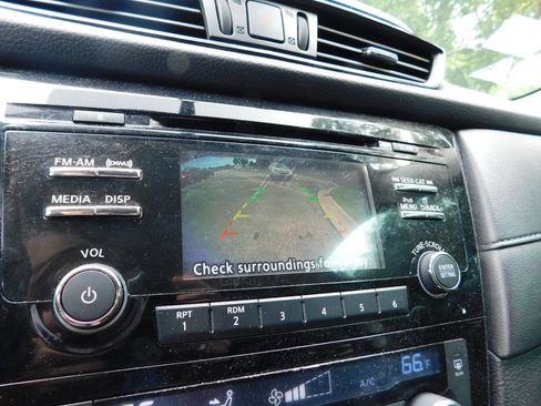 Used 2017 Nissan Rogue SV AWD/4WD image 12