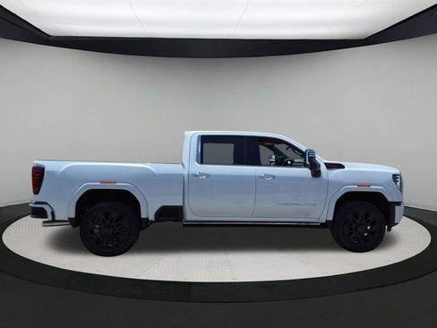 New 2026 GMC Sierra 2500 Denali w/ Denali Reserve Package AWD/4WD image 9