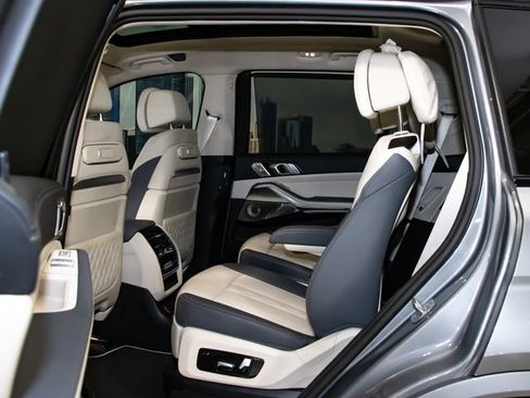 Used 2025 BMW ALPINA XB7 AWD/4WD image 22