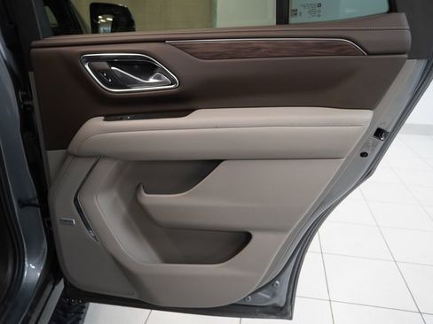 Used 2022 Chevrolet Tahoe Z71 w/ Z71 Off-Road Package AWD/4WD image 35