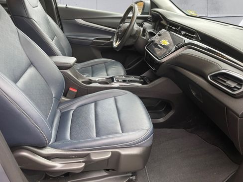 Used 2023 Chevrolet Bolt EUV LT w/ Convenience Package image 16
