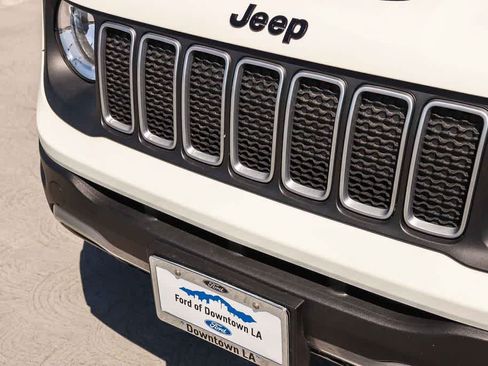 Used 2023 Jeep Renegade Latitude AWD/4WD image 8