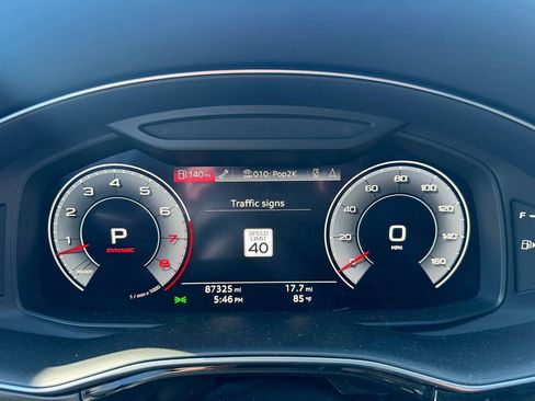 Used 2019 Audi Q8 Prestige w/ Luxury Package AWD/4WD image 6