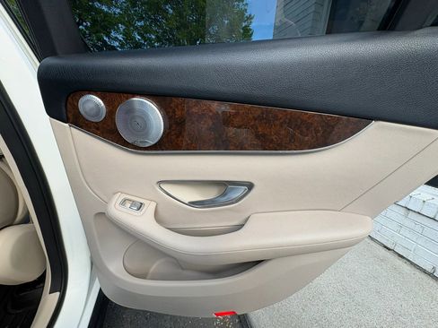 Used 2018 Mercedes-Benz GLC 300 4MATIC image 18