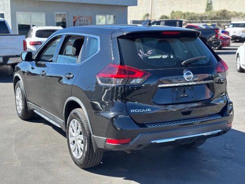 Used 2018 Nissan Rogue S image 5