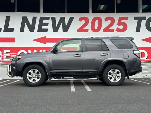 Used 2014 Toyota 4Runner SR5 image 2