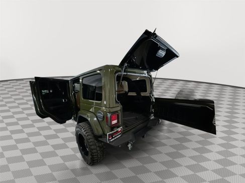 Used 2021 Jeep Wrangler Unlimited Sahara AWD/4WD image 37