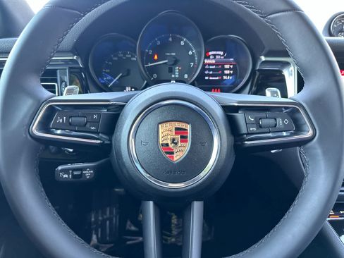 Certified 2025 Porsche Macan AWD/4WD image 25