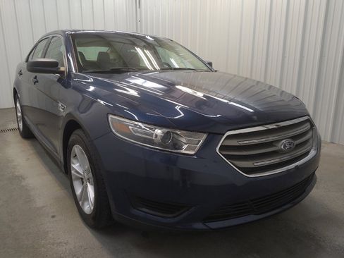 Used 2017 Ford Taurus SE FWD image 13
