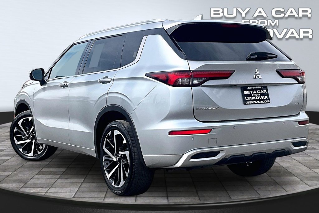 Used 2024 Mitsubishi Outlander SEL AWD/4WD image 2
