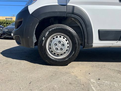 Used 2024 RAM ProMaster 2500 w/ Convenience Group FWD image 9